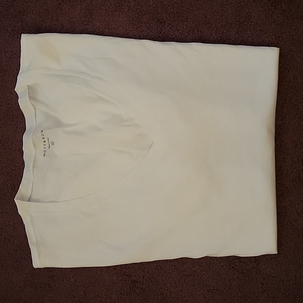 Mott & Bow Women's Tee Size XL